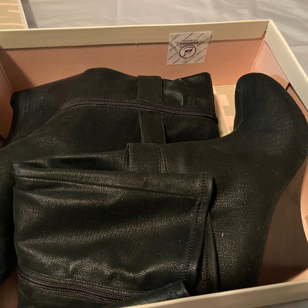 Black Boot With Wedge Heel - image 5